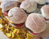 عکس مرحله 1 از دستور ساندویچ همبرگر به همراه سیب زمینی با نان خودم پز🍔