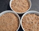 Une image de l'étape 4 de Crumble à la compotée de rhubarbe.