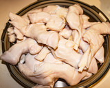 Foto del paso 1 de la receta: Manitas de cordero en salsa