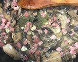 Foto del paso 5 de la receta: 106. Pierna de pavo al horno con setas (principal carne)