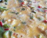 Foto del paso 4 de la receta: Tortilla de bacalao y pimientos