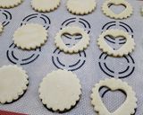 Foto del paso 7 de la receta: ❤️ Heartshaped raspberry filled cookies - Galletas corazón rellenas de frambuesa ❤️