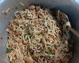 A picture of step 3 of Chicken hakka nodals.
