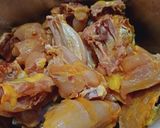 A picture of step 1 of Kanduri chicken gravy.