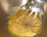 Foto del paso 1 de la receta: Bizcochuelo fácil para decoración de tortas
