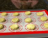 Foto langkah ke 5 dari resep Matcha sesame cookies.