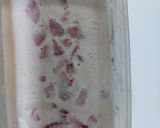 A picture of step 4 of Strawberries ice cream.