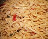 Foto del passaggio 3 della ricetta Linguine tonno e olive e pomodorini