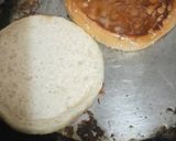 A picture of step 2 of Nuggets burger.
