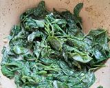 Foto langkah ke 3 dari resep Creamy Chicken Spinach.