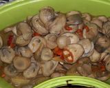 Foto langkah ke 4 dari resep Cah tiram jamur kancing.