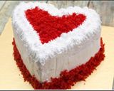A picture of step 9 of Valentine special cake.