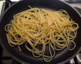 Foto del passaggio 6 della ricetta Linguine con crema di broccoletti e bottarga, e farina di mais gialla per polenta bruciata con alici