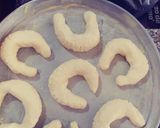 A picture of step 3 of Colombian Pan de Yuca 💟.