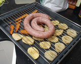Foto del paso 3 de la receta: Butifarra al horno con patatas y zanahoria