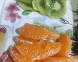 A picture of step 1 of Tricolor fruit cream.