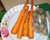 Foto langkah ke 1 dari resep Tumis wortel dengan bakso.