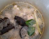 Foto langkah ke 4 dari resep Rawon Ayam.