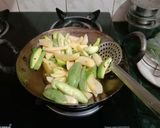 परवल और आलू की भुजिया (Parwal aur aloo ki bhujiya recipe in Hindi) रेसिपी चरण 2 फोटो