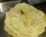 A picture of step 1 of Roasted papad curry.