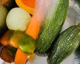 Foto del paso 1 de la receta: PASTEL DE 🥒ZUCHINIS🥒🥒🧅🥕🥚🧀
