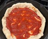 https://img-global.cpcdn.com/steps/a03ecfbba25eebe2/160x128cq70/cast-iron-skillet-pepperoni-onion-pizza-recipe-step-3-photo.jpg