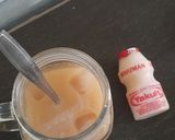 Foto langkah ke 4 dari resep Es Teh Yakult.