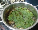 Hình bước làm 3 của món Cá chốt kho lá quế