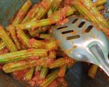 A picture of step 4 of Drumstick tomato curry.