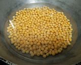 A picture of step 1 of Ragda Patties.