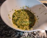 Foto del paso 10 de la receta Tortilla de brócoli con sobre mesa de tomate