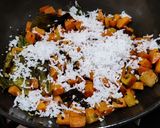 A picture of step 4 of Carrot poriyal.
