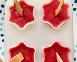 A picture of step 5 of Falsa Popsicles.