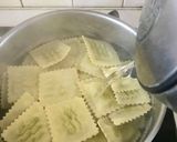 Φωτογραφία βήματος 1 της συνταγής Εύκολα ζυμαρικά "ραβιόλια" γεμιστά με σπανάκι και ρικότα