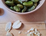 Foto del paso 4 de la receta: Habas tiernas salteadas con ajo 🫛🫒🧄🧂