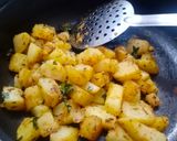 क्रिस्पी जीरा आलू (Crispy Jeera aloo Recipe in Hindi) रेसिपी चरण 2 फोटो