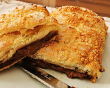 Foto del paso 5 de la receta: Hojaldre relleno de chocolate y cubierto de almendra y azúcar