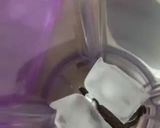 A picture of step 1 of Oreo Shake.
