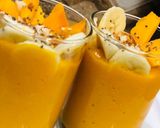 A picture of step 3 of Mango banana smoothie.