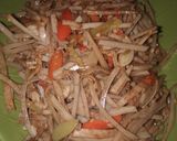 Foto langkah ke 7 dari resep Tumis Pedas Kulit Singkong.