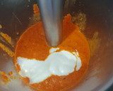 Foto del paso 4 de la receta: Contramuslos de pollo en salsa de pimientos del piquillo