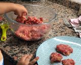 Foto del paso 5 de la receta: Hamburguesas caseras de ternera y magro BLW para Miguel, hechas por Miguel
