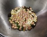 A picture of step 2 of Murmura chiwda.