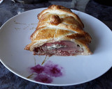 Foto del paso 7 de la receta: Solomillo de cerdo albardado con hojaldre, jamón, queso la peral