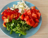 Foto del paso 2 de la receta: Pollo en salsa de verduras