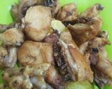 Foto langkah ke 2 dari resep Ayam goreng kentang,kuah cabe ijo.