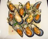 A picture of step 3 of STEAMED MUSSELS WITH GARLIC AND PARSLEY. JON STYLE.