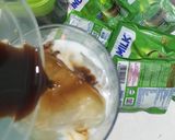 Foto langkah ke 2 dari resep Es kopi matcha latte.