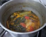 Foto del paso 4 de la receta: Caldo concentrado casero...con cáscaras de verdura!No las tires!