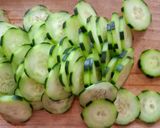 Foto del paso 1 de la receta: Ensalada cremosa de rábano, pepino y apio